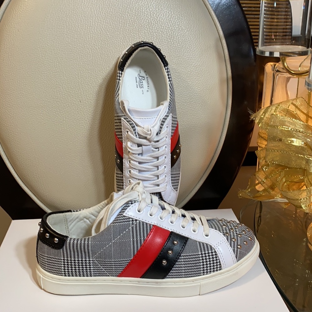 Bass sneakers fairly used in good condition.